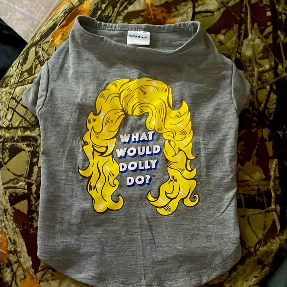 Dollywood small dog tee. Never been worn it was too small for my puppy.
